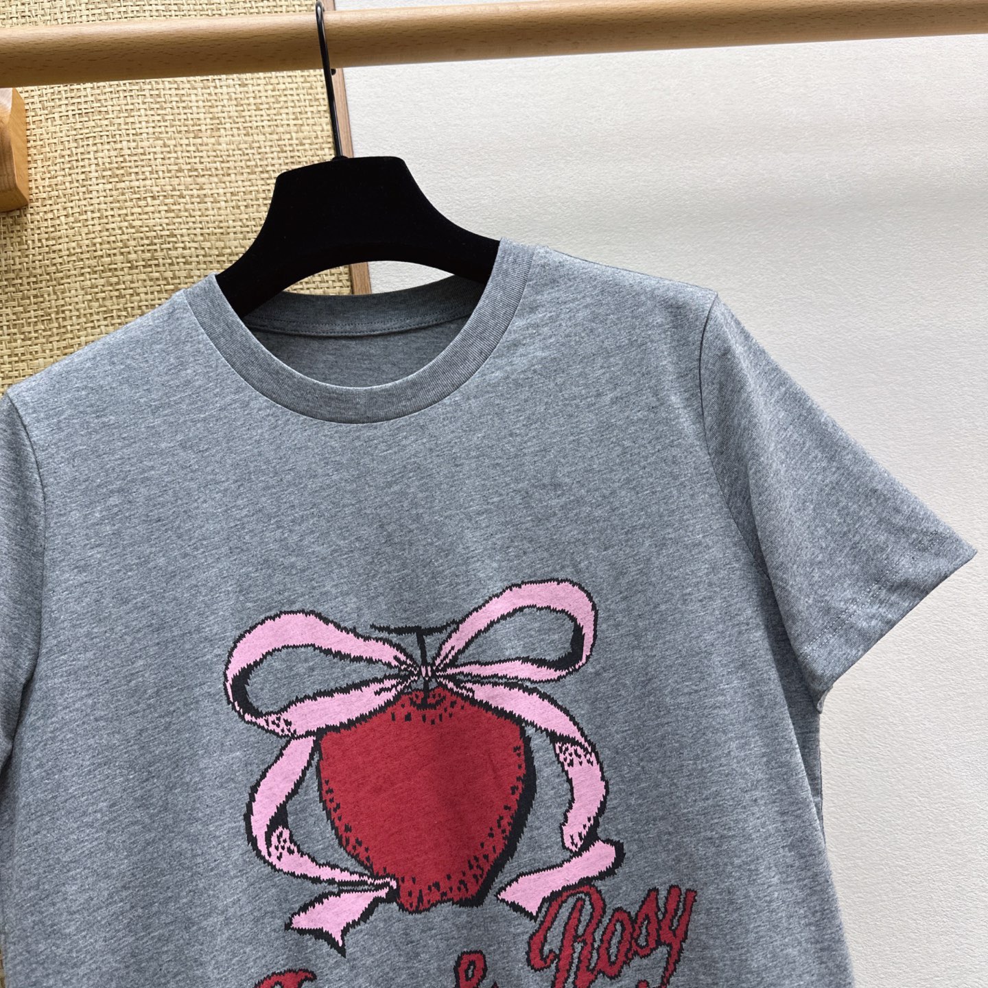 Women's short sleeves